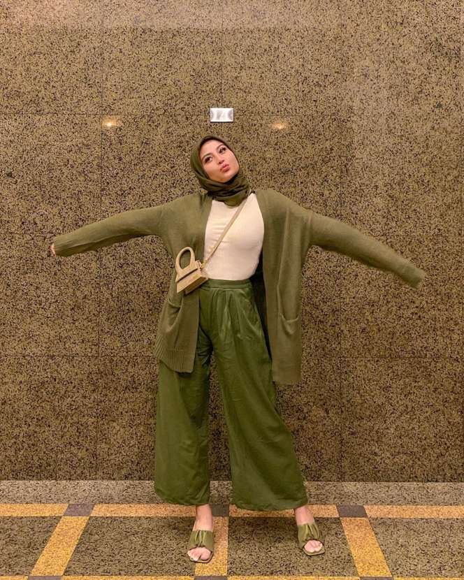 10 Pesona Awkarin Pakai Hijab, Tuai Pujian Netizen!