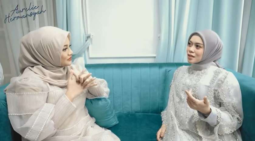 Adu Gaya Outfit Duo Bumil, Lesty Kejora VS Aurel Hermansyah