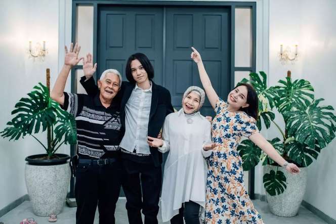 Potret Rizky Langit Anak Semata Wayang Rossa, Bak Kakak Adik!