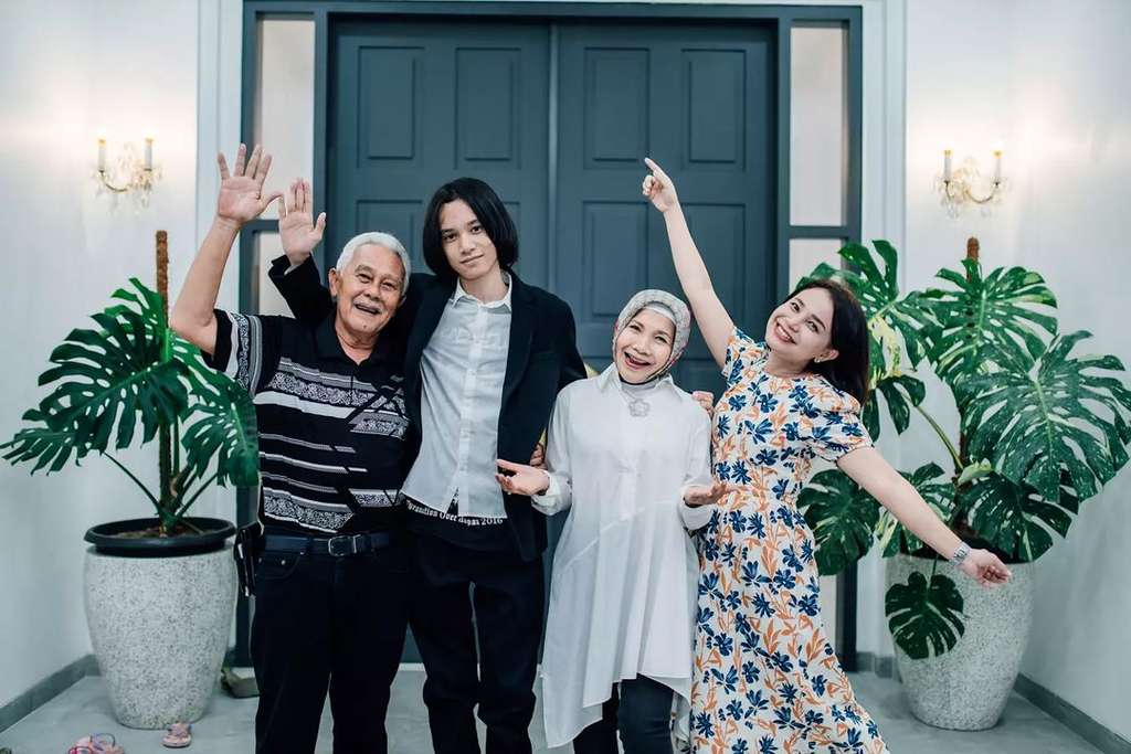 Potret Rizky Langit Anak Semata Wayang Rossa, Bak Kakak Adik!