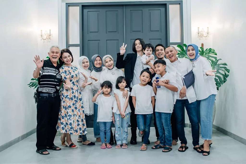 Potret Rizky Langit Anak Semata Wayang Rossa, Bak Kakak Adik!