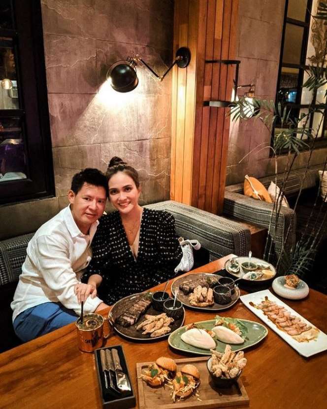 Diisukan Cerai, Inilah 9 Potret Romantis Shandy Aulia & David Herbowo