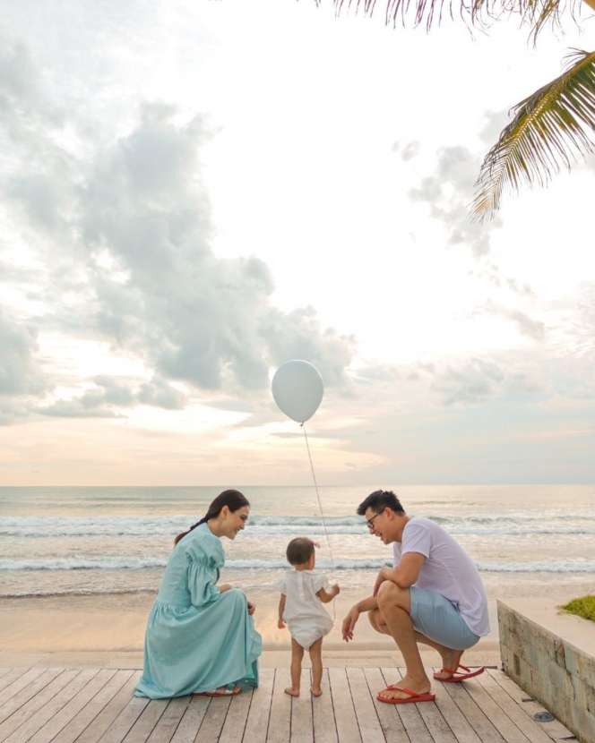Diisukan Cerai, Inilah 9 Potret Romantis Shandy Aulia & David Herbowo