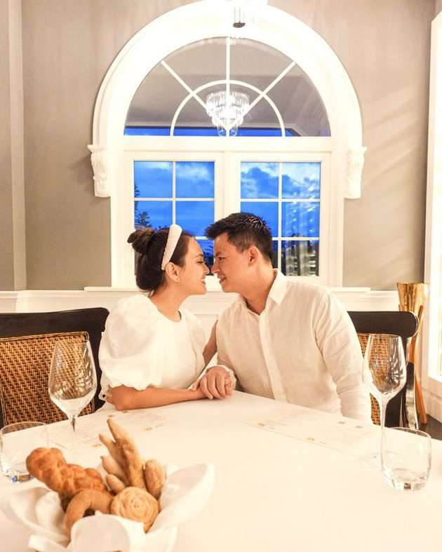 Diisukan Cerai, Inilah 9 Potret Romantis Shandy Aulia & David Herbowo