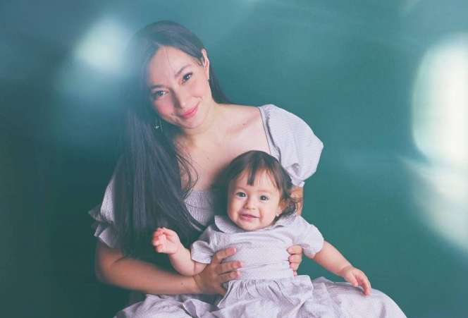 7 Momen Asmirandah Dapat Kejutan Ultah dari Sang Suami, So Sweet!