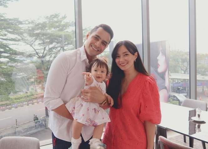 7 Momen Asmirandah Dapat Kejutan Ultah dari Sang Suami, So Sweet!