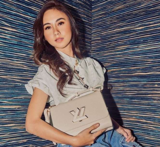 Pakai Busana Terbuka, Artis Cantik Kerap Dikomentari Pedas