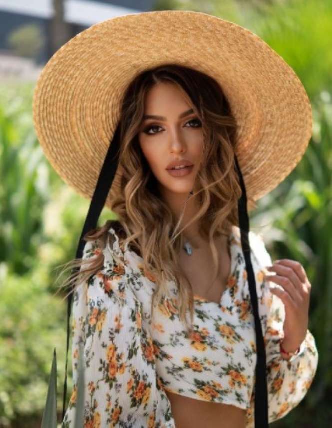 Masih Ingat Oksana Voevodina? Diceraikan Raja Malaysia Saat Hamil, Gini Nasibnya Sekarang