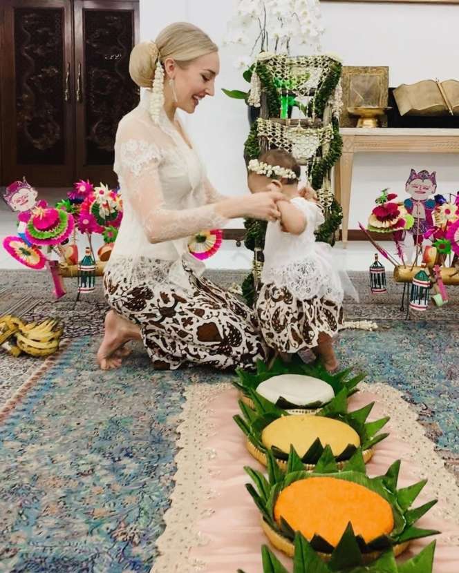 9 Pesona Varsha Strauss, Menantu Bule Bambang Trihatmodjo yang Curi Perhatian