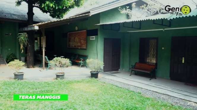 Luasnya Rumah Iwan Fals, Ada Makam Hingga Panggung Konser