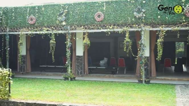 Luasnya Rumah Iwan Fals, Ada Makam Hingga Panggung Konser