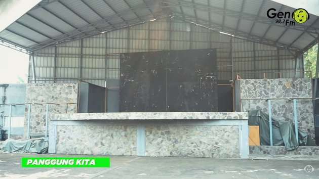 Luasnya Rumah Iwan Fals, Ada Makam Hingga Panggung Konser
