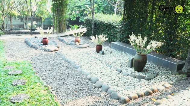 Luasnya Rumah Iwan Fals, Ada Makam Hingga Panggung Konser