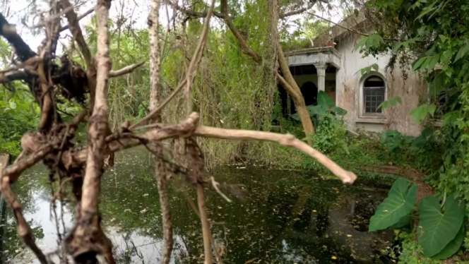 Penampakan Rumah Angker Milik Artis, Terbengkalai 30 Tahun!