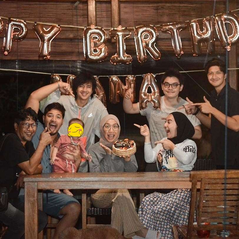 Kue Ulang Tahun Ibu 7 Seleb Ini Bentuknya Bikin Salfok