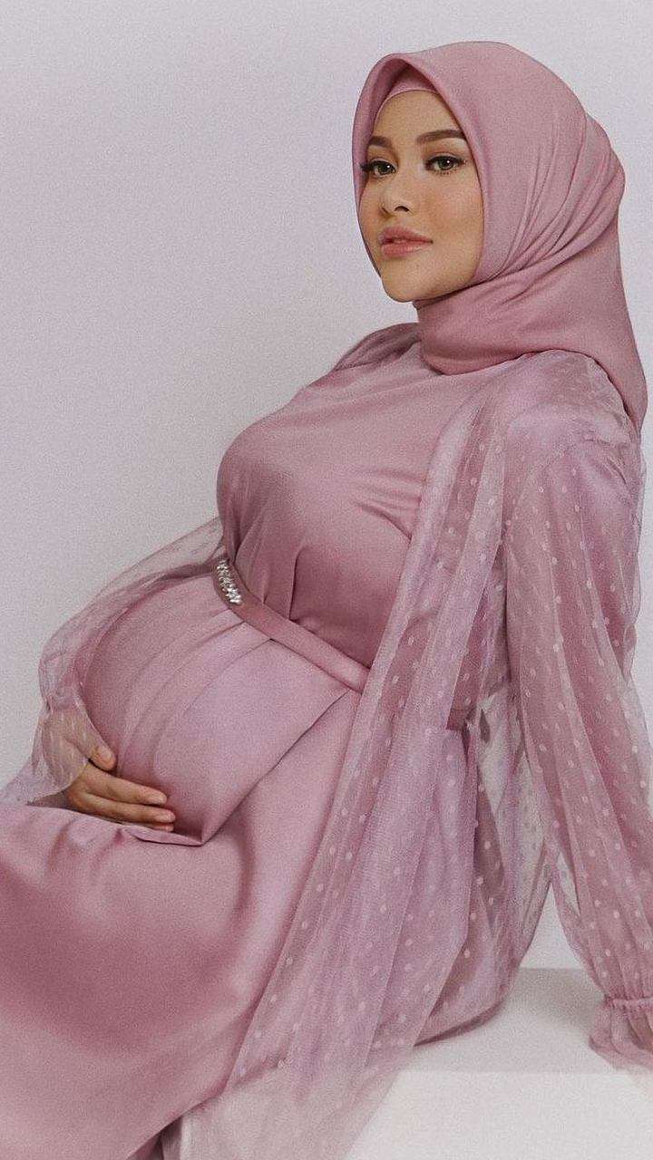5 Artis Bumil yang Dapat Nyinyiran Pedas dari Netizen