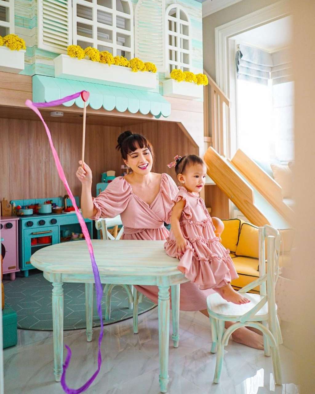 10 Potret Transformasi Shandy Aulia dari Kecil sampai Jadi Ibu, Makin Memesona!