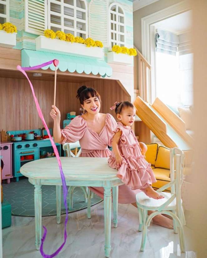 10 Potret Transformasi Shandy Aulia dari Kecil sampai Jadi Ibu, Makin Memesona!