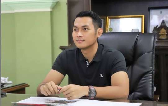 Potret Aditya Halindra, Bupati Tuban Tampan yang Viral Jadi Idola