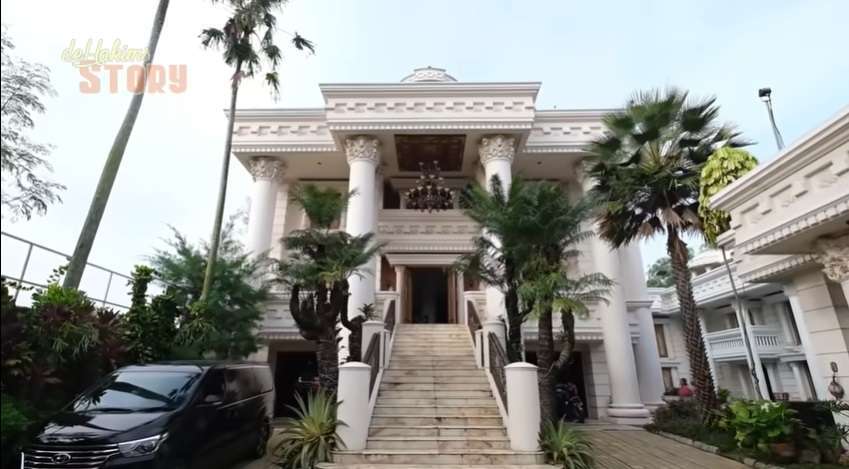Penampakan Rumah Mewah Crazy Rich Trenggalek, Musholanya Jadi Sorotan