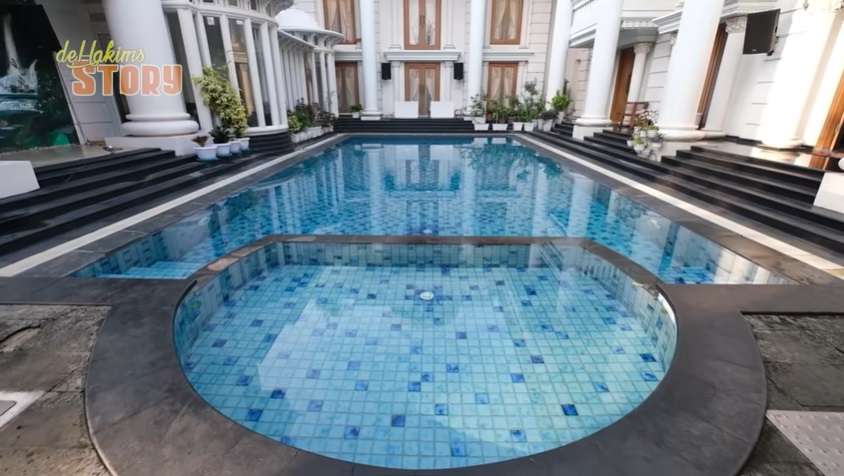 Penampakan Rumah Mewah Crazy Rich Trenggalek, Musholanya Jadi Sorotan