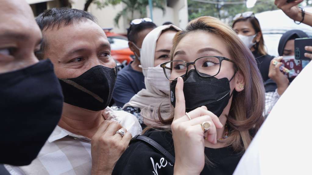 Momen Ayah Rozak dan Umi Kalsum Diam Seribu Bahasa Saat Diperiksa Polisi