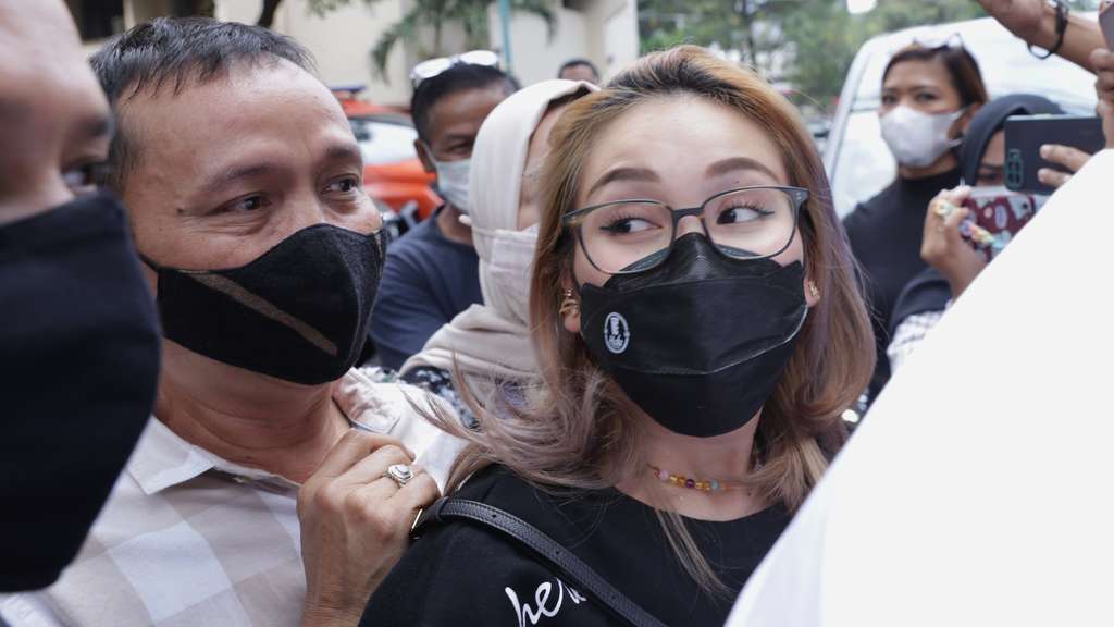 Momen Ayah Rozak dan Umi Kalsum Diam Seribu Bahasa Saat Diperiksa Polisi