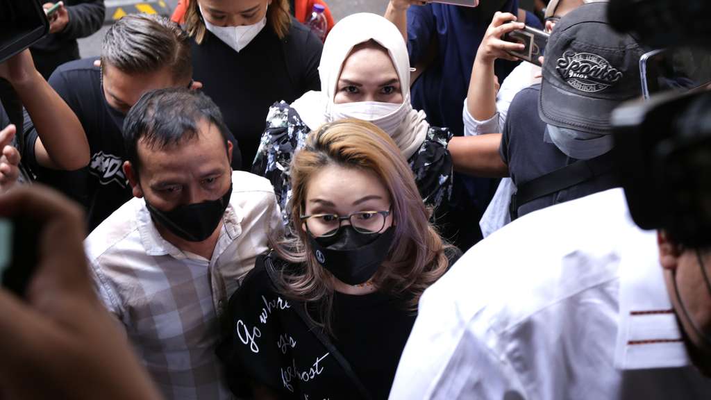 Momen Ayah Rozak dan Umi Kalsum Diam Seribu Bahasa Saat Diperiksa Polisi