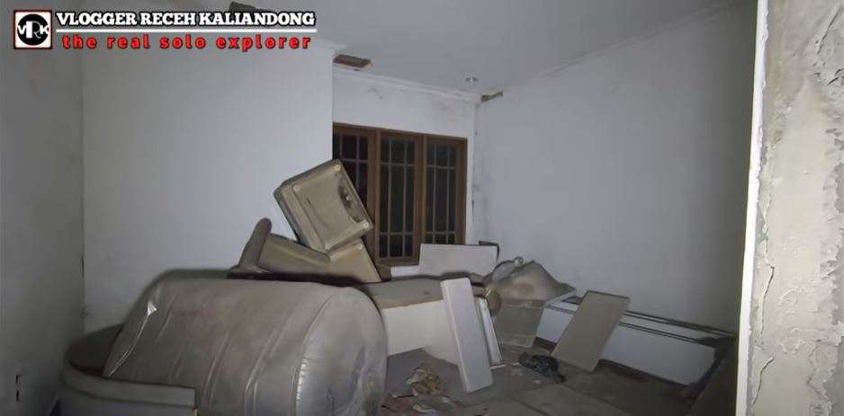 11 Penampakan Rumah Pejabat Terbengkalai Puluhan Tahun, Hawa Dingin Bikin Merinding