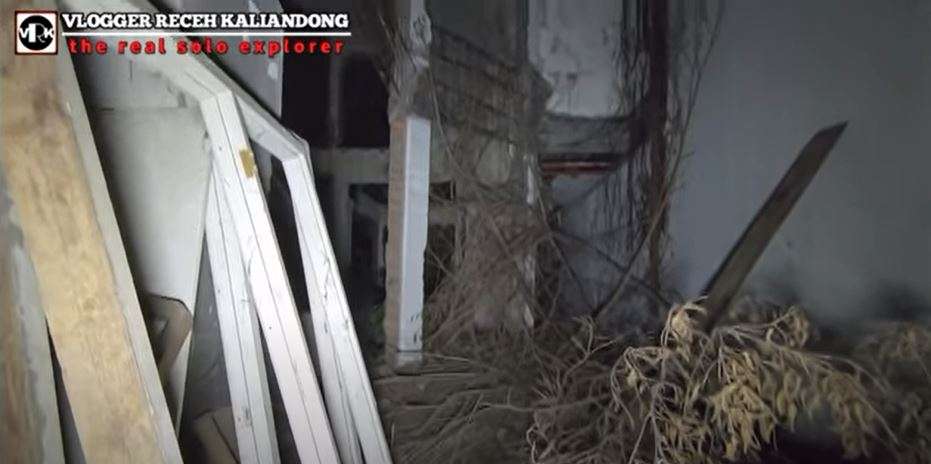 11 Penampakan Rumah Pejabat Terbengkalai Puluhan Tahun, Hawa Dingin Bikin Merinding