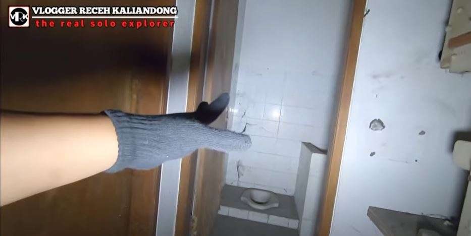 11 Penampakan Rumah Pejabat Terbengkalai Puluhan Tahun, Hawa Dingin Bikin Merinding