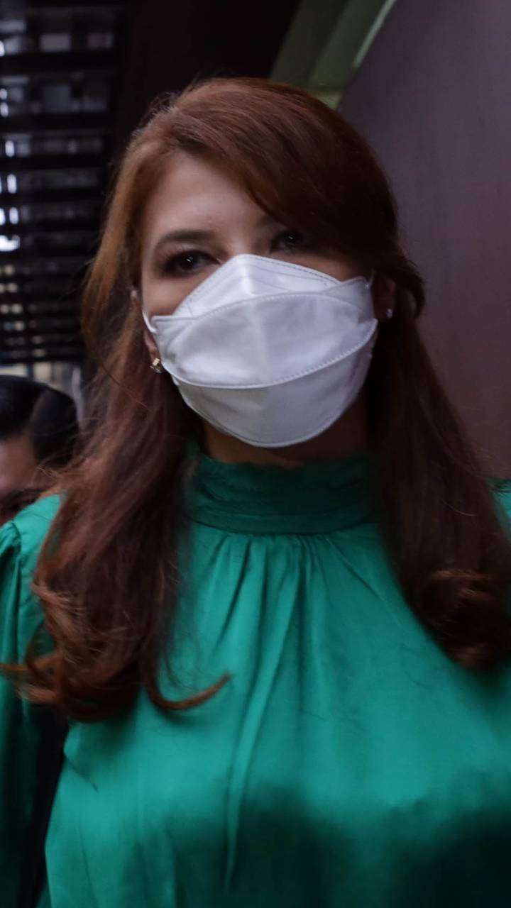 Tangis Tamara Bleszynski Pecah, Rugi Miliaran Rupiah