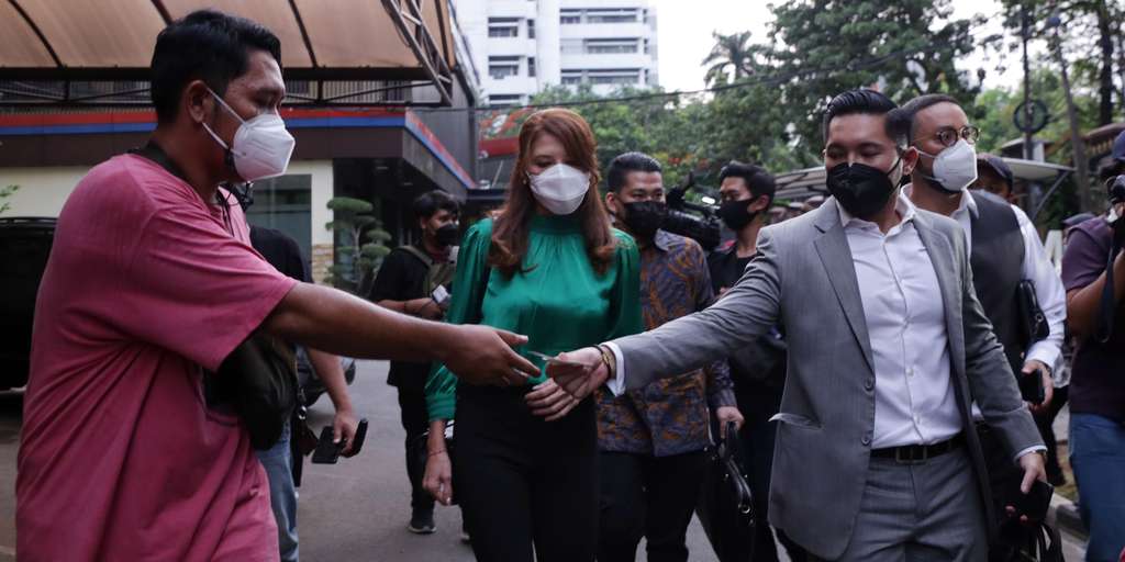Tangis Tamara Bleszynski Pecah, Rugi Miliaran Rupiah