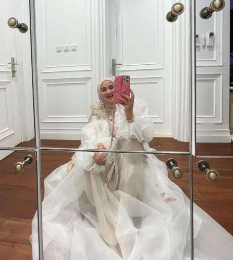 Pesona Nursam Jhonlin, Istri 'Crazy Rich Kalimantan' yang Jarang Tersorot