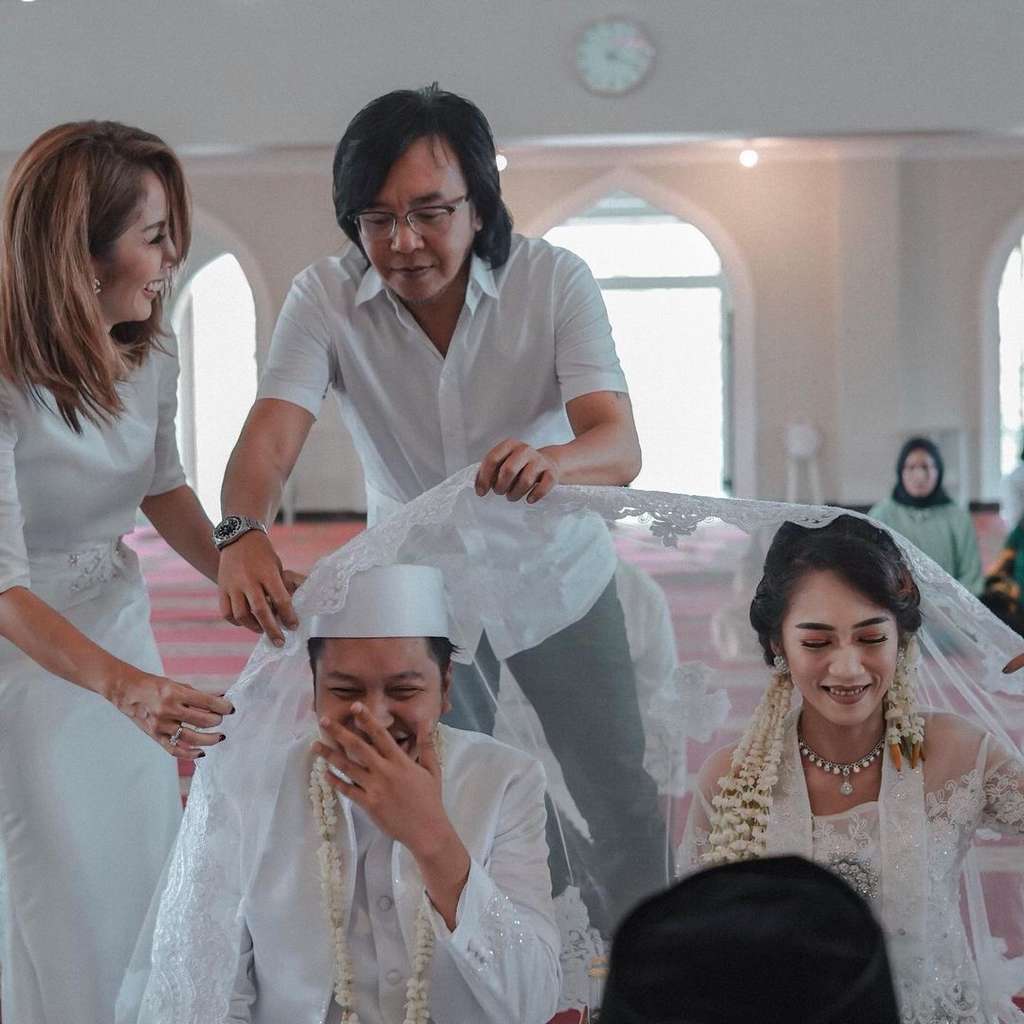 9 Pesona Marissa, Menantu Ari Lasso yang Jarang Tersorot