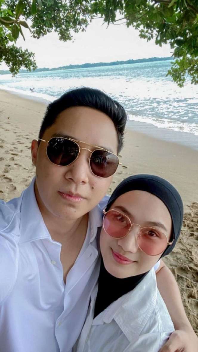 Jodoh Tak Lari Kemana, Seleb Ini Kembali ke Pelukan Mantan