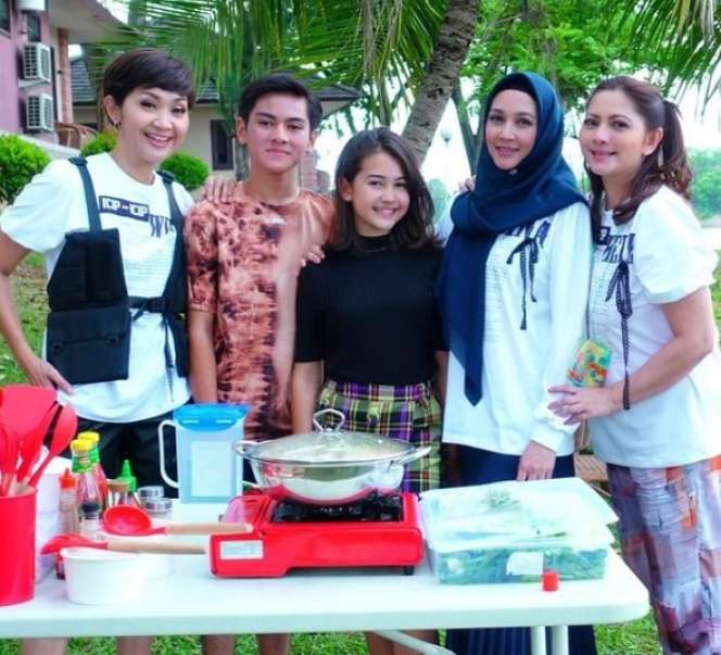 Di Balik Persahabatan Dina Lorenza dan Cut Keke, Ternyata Punya Mantan Suami Sama