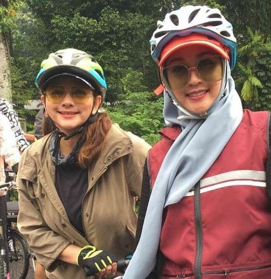 Di Balik Persahabatan Dina Lorenza dan Cut Keke, Ternyata Punya Mantan Suami Sama