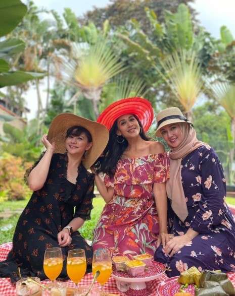 Di Balik Persahabatan Dina Lorenza dan Cut Keke, Ternyata Punya Mantan Suami Sama