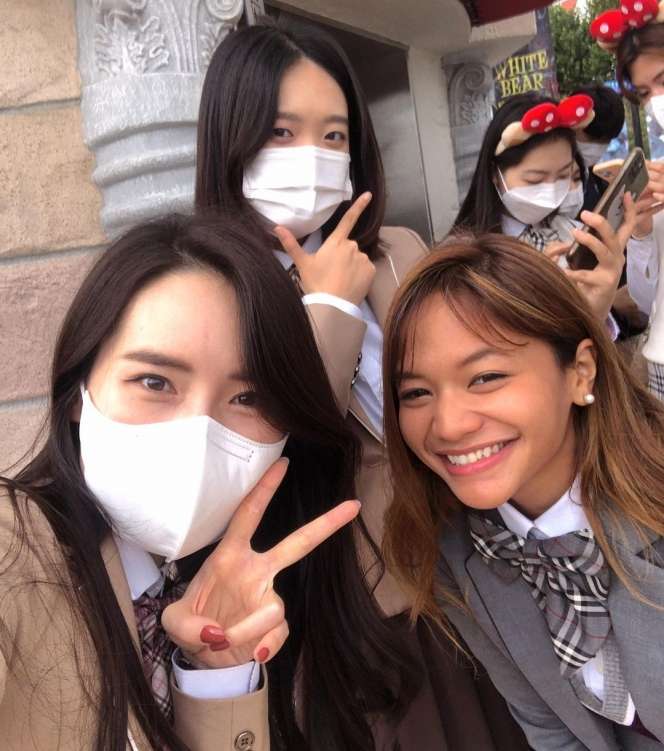 9 Potret Amel Carla di Korsel, Gayanya Kayak Idol K-Pop
