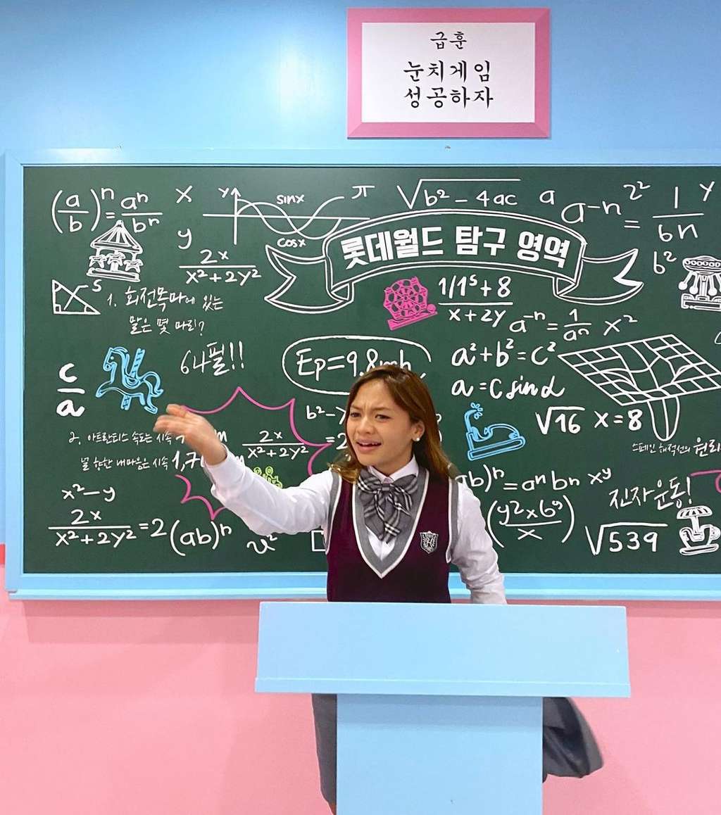 9 Potret Amel Carla di Korsel, Gayanya Kayak Idol K-Pop