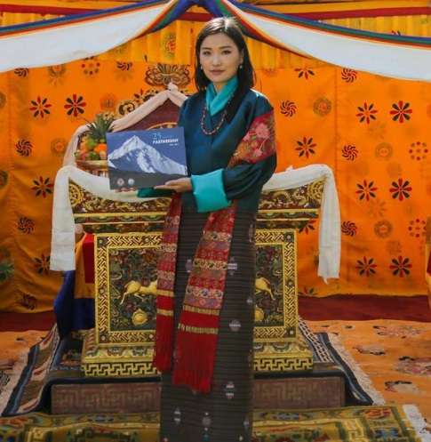Pesona Ratu Jetsun Pema, Paras Cantiknya Bikin Meleleh