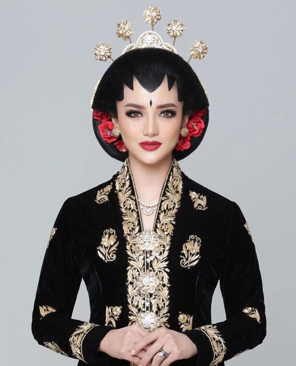 Potret Artis Cantik Dandan ala Pengantin Jawa, Bikin Pangling!