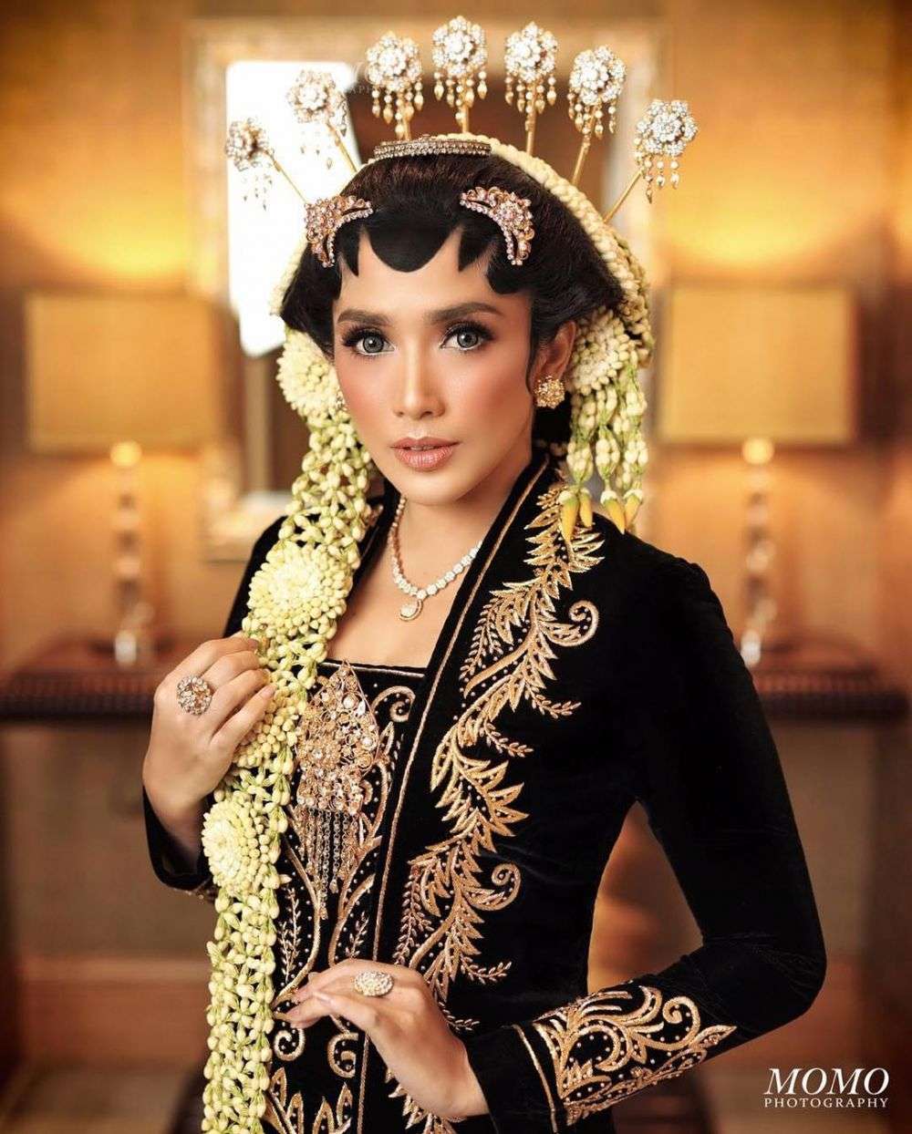 Potret Artis Cantik Dandan ala Pengantin Jawa, Bikin Pangling!