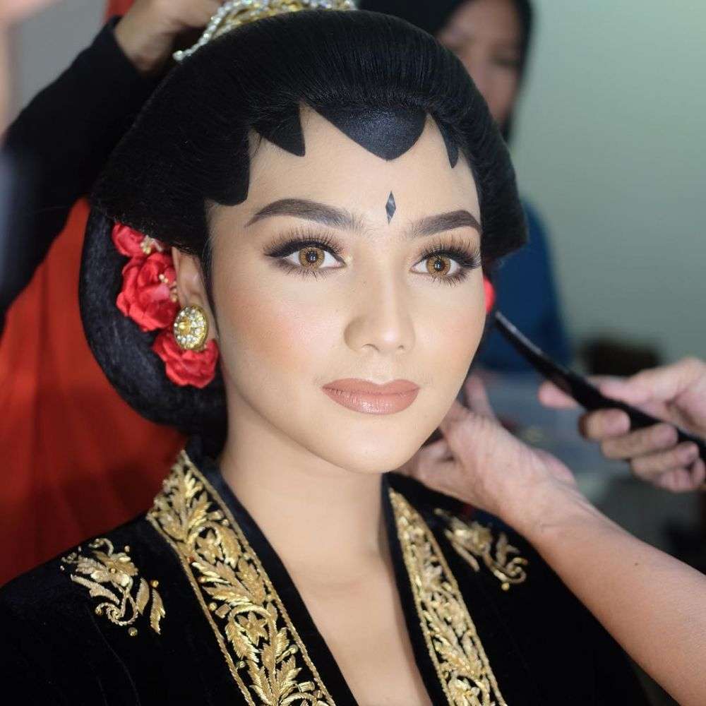 Potret Artis Cantik Dandan ala Pengantin Jawa, Bikin Pangling!