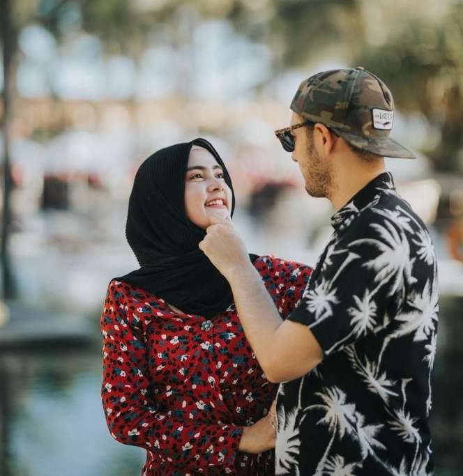 9 Pesona Bibi Alraen Istri Rifky Balweel yang Kini Berhijab, Banjir Pujian!
