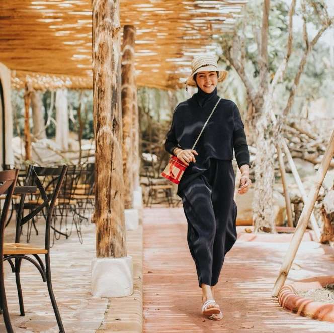 9 Pesona Bibi Alraen Istri Rifky Balweel yang Kini Berhijab, Banjir Pujian!