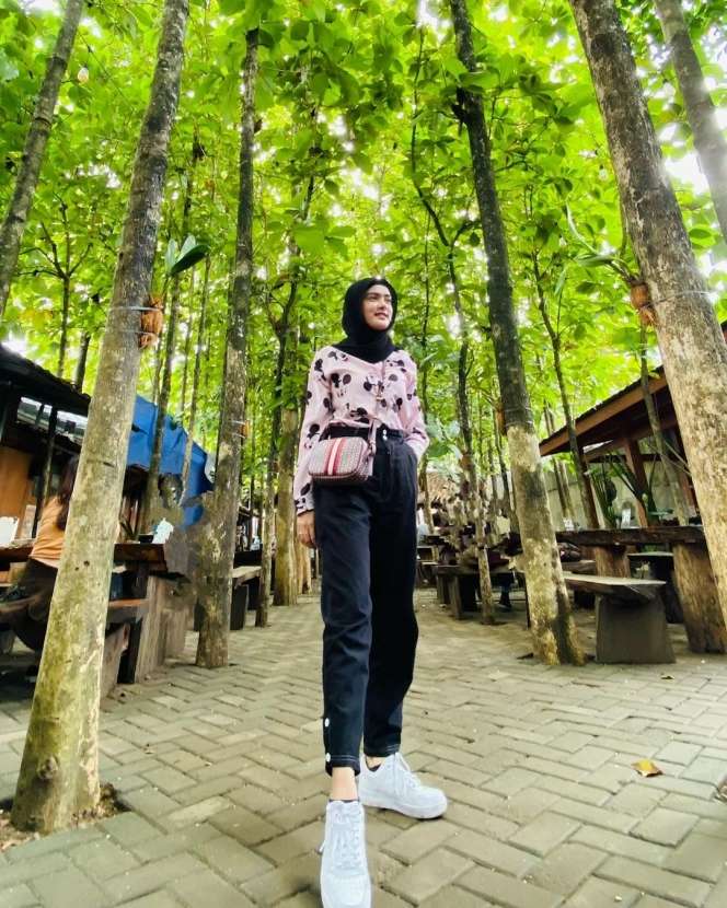 9 Pesona Bibi Alraen Istri Rifky Balweel yang Kini Berhijab, Banjir Pujian!