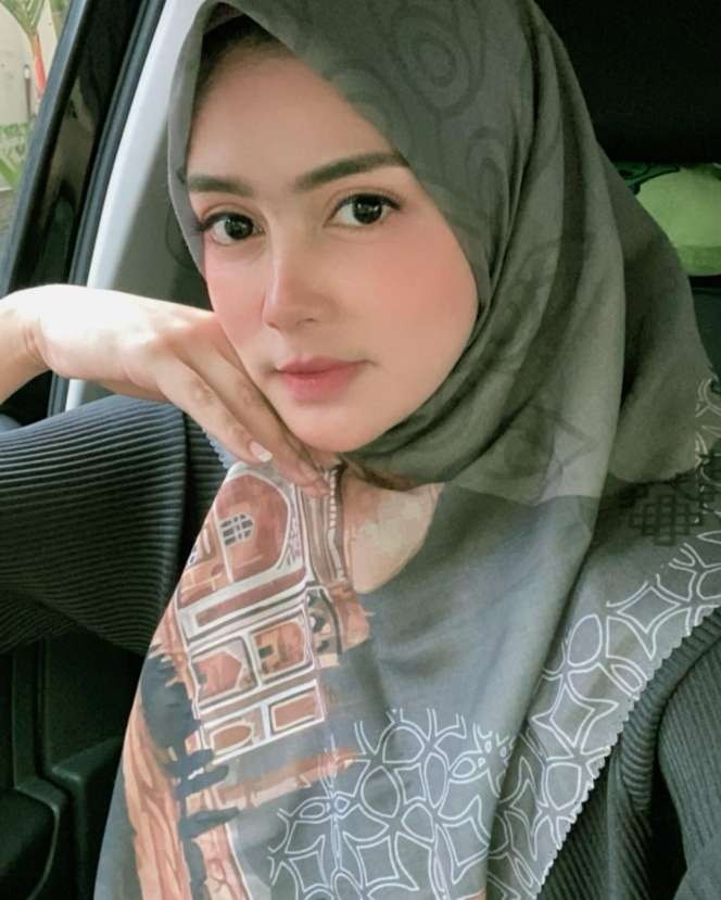 9 Pesona Bibi Alraen Istri Rifky Balweel yang Kini Berhijab, Banjir Pujian!