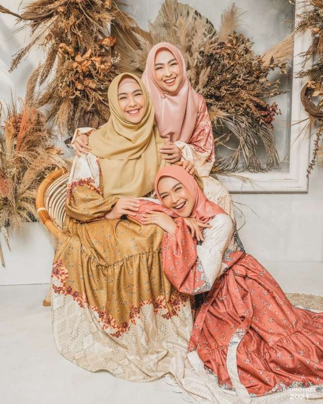 Pemotretan Ria Ricis, Oki Setiana Dewi dan Shindy Kurnia, Ketiganya Bak Anak Kembar!